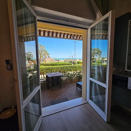 Appartamento Con Terrazza Fronte Mare Riccione Exterior photo